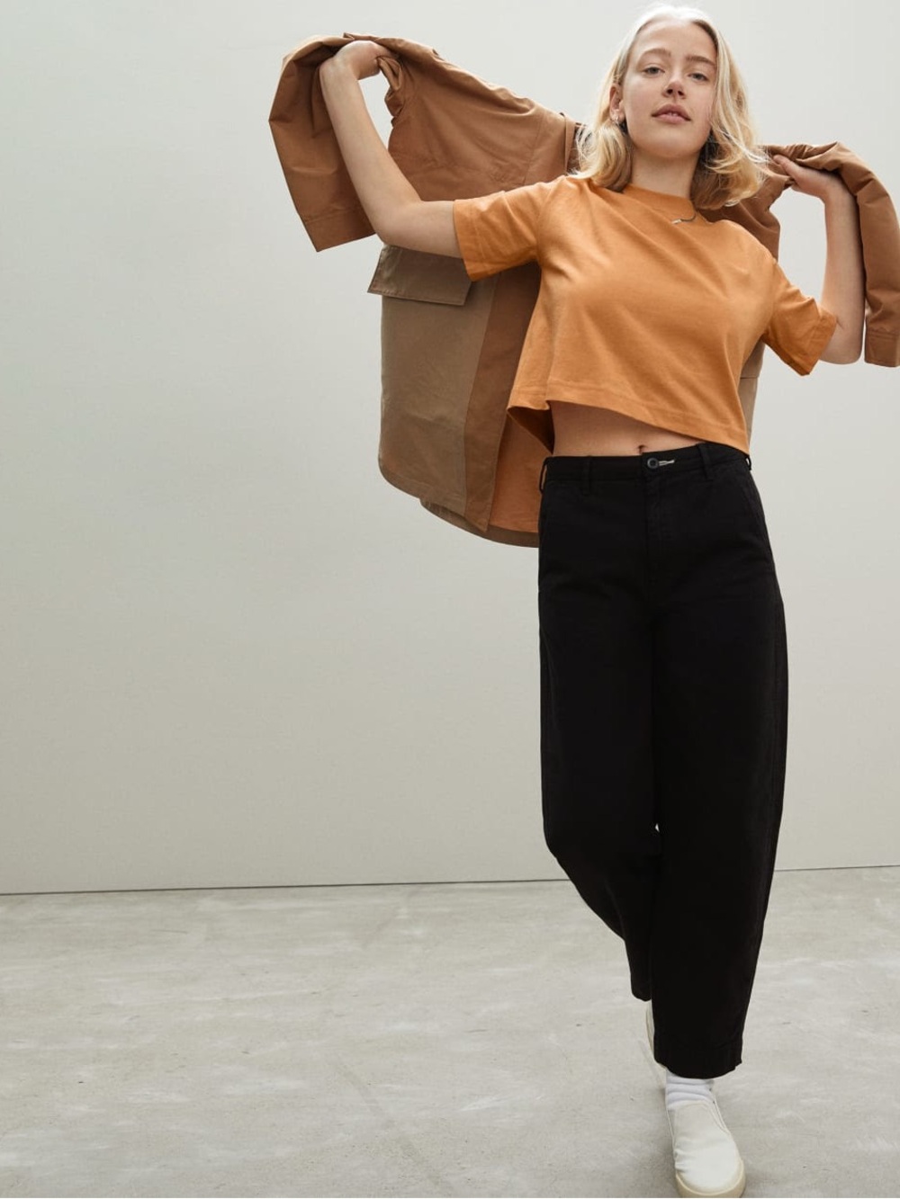 XS Everlane Soft Organic Cotton Cropped Tee in Neutral Sesame Peach Color
